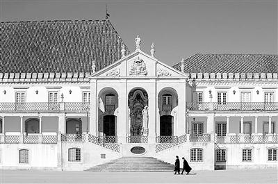 探究海外名校大学之美：牛津大学因门而美