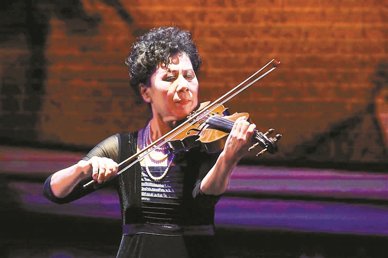 郭丽英：凤凰涅槃唱响“生命之歌”