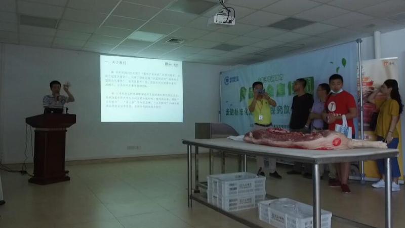 在现场|猪肉怎么来?带你走进屠宰场一探究竟