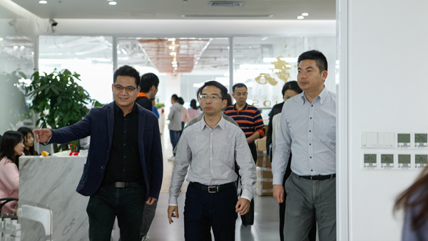 福田区副区长叶文戈调研货拉拉 寄望其成深圳