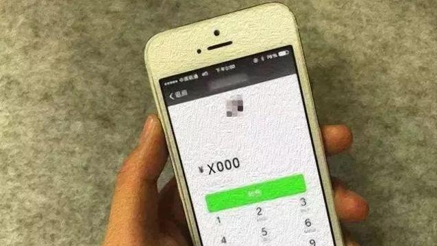 一个疏忽，让她被人当了两月的“提款机”！