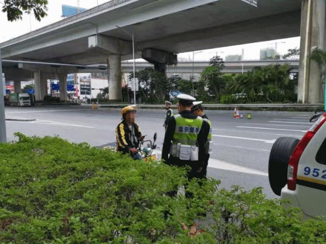 曝光台 | 894宗快递、外卖交通违法被查，违法骑手必须停驶！