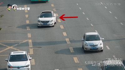 变道、转弯不打灯？这些车辆全被拍下、曝光！快看看有你吗？