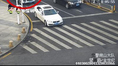 危险！变道、转弯少了这个动作，夺命一瞬间！