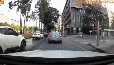 灯灯灯灯灯！变道不打灯，可能分分钟致命！