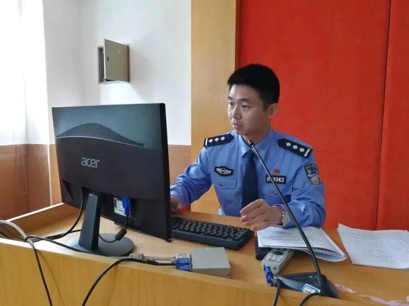 每日警星 |袁源 : 主动心细服务群众