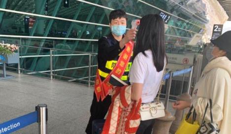 深圳机场启动一级响应 航站楼19个入口全部实施体温检测