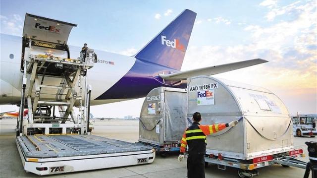 3万多粒测温芯片发往武汉 深圳海关全力确保防疫物资快速通关