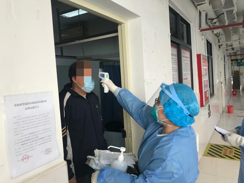 妞妞的呼唤：“妈妈 你为什么这么‘狠心’都不抱抱我！”