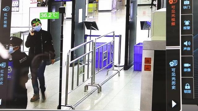 遇体温异常乘客自动报警 深圳地铁车站将采用新设备测温