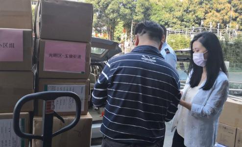 深圳市捐助中心第四次配发捐赠物资 力保社区防疫供给