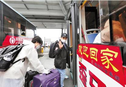 深圳湾口岸现场直击：入境旅客严格分流 一律核酸检测隔离