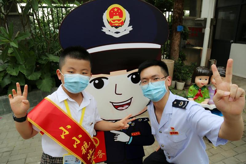 前海税务局青年志愿者走进校园 启蒙税收之花绽放孩子心田