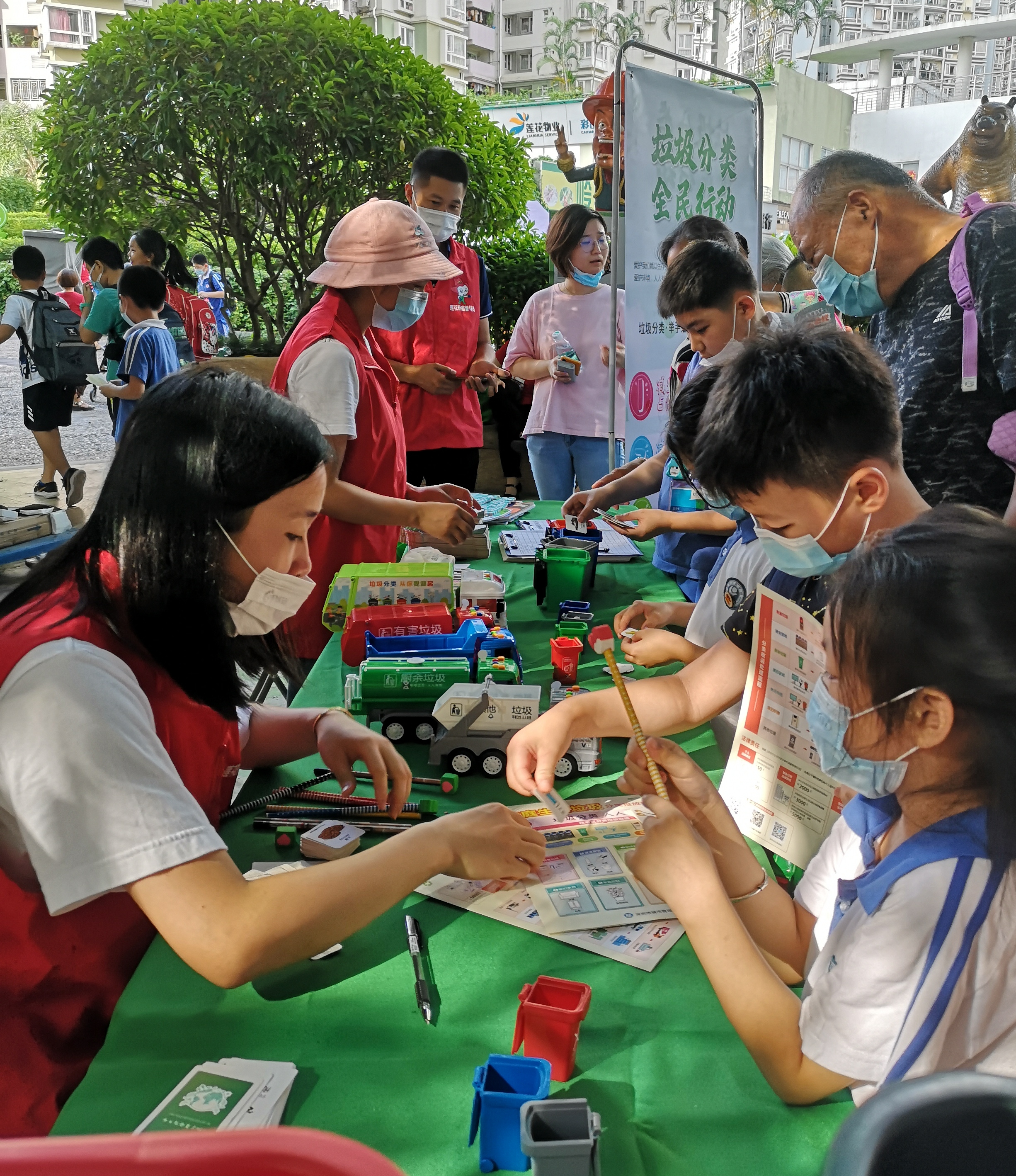 AC米兰官网-市市场监管局在岳口初级中学开展“食品安全进校园”宣传活动