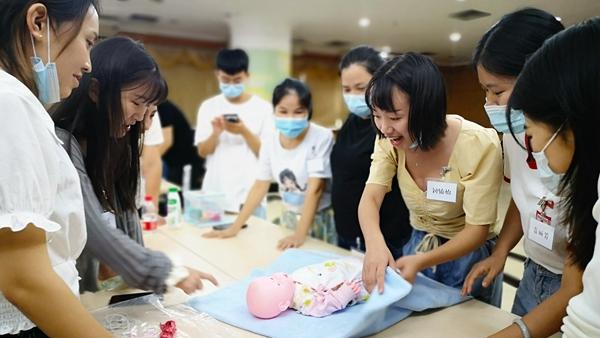 关爱支持幼师职业成长 宝安区“福暖万家”项目启动