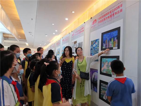 罗湖青少年化身书法家和画家 为深圳特区成立40周年献礼