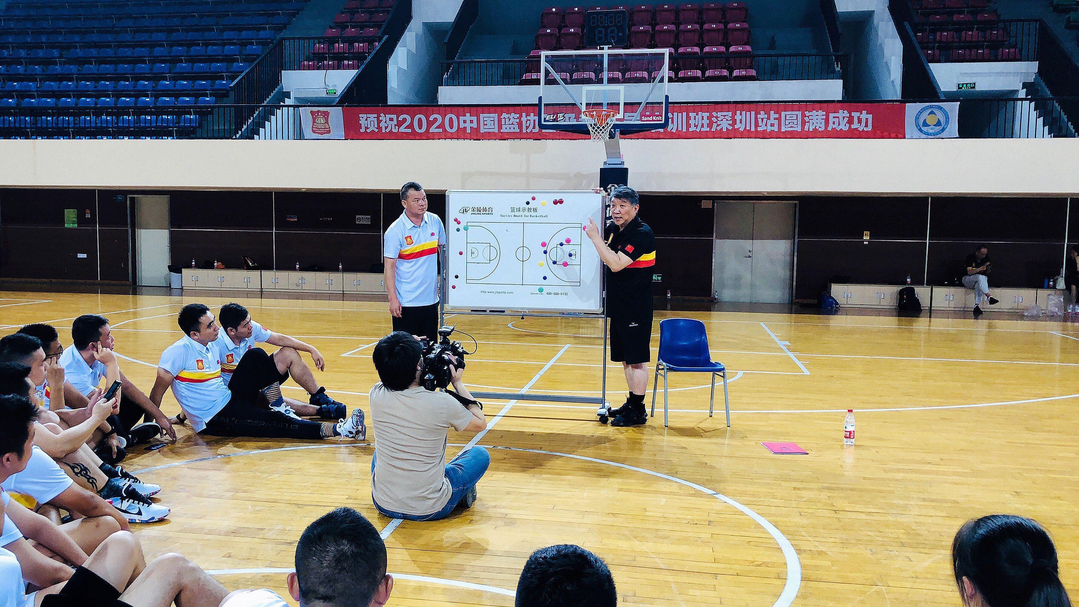 南京青少年篮球全科培训班-培养孩子的专注力