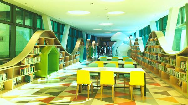 全市首个进驻大型商业综合体的图书馆开放啦！