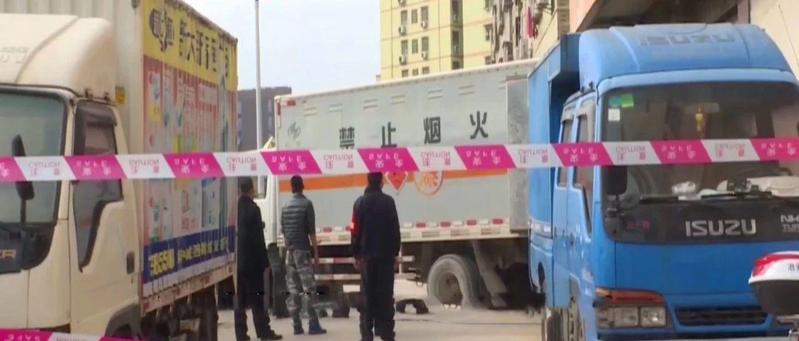 民警打开箱子惊了，这些东西都敢寄？