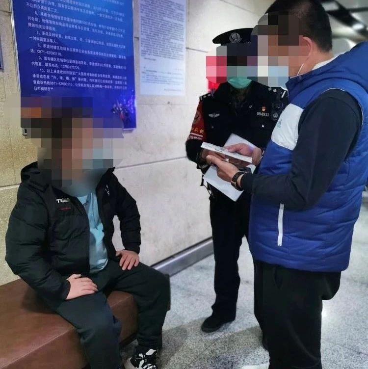 龙岗外卖小哥被骗6万陷困境，深圳警方除夕夜押解嫌疑人回深