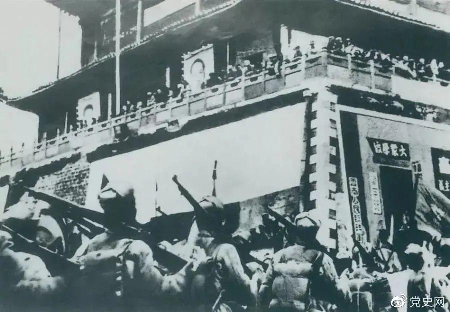 1950年2月20日，人民解放军进驻昆明。- end -更多精彩内容，请持续关注宝安