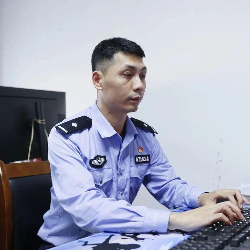 每日警星 | 罗旋：做好规范执法“守门员”