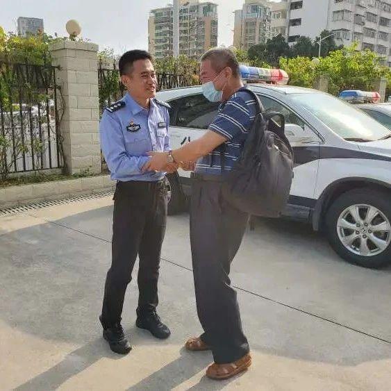 我为群众办实事 | 深圳一老人倒地抽搐，民警上班路上果断施救！