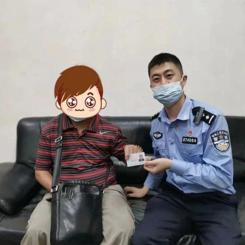 我为群众办实事 | 群众出行不便，光明警方暖心送证上门