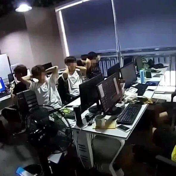 “越洋网恋女友”竟是大汉，沟通全靠翻译软件