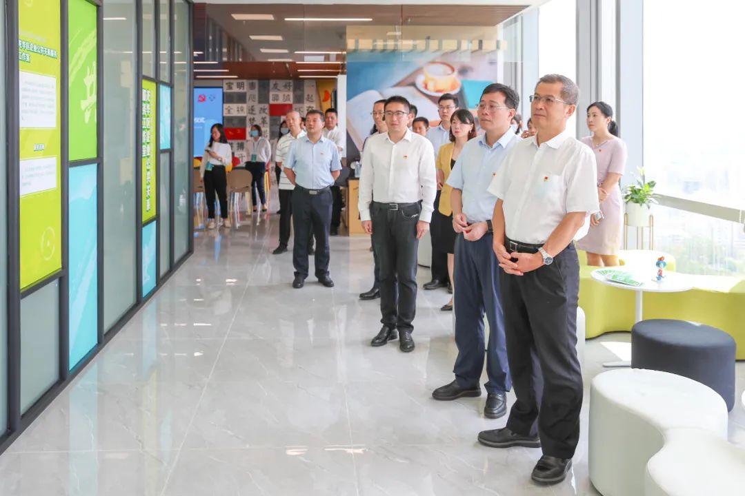 龙华区首个总部大厦党群服务中心启用