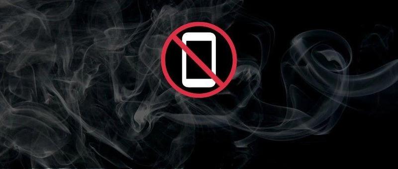女子使用手机突然被打断，接下来这一幕让人后怕！