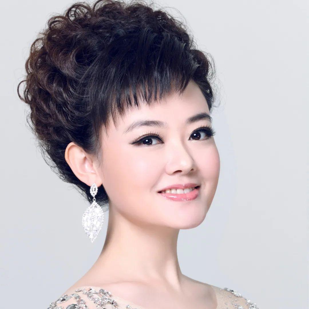 王庆爽（女高音）中央歌剧院国家一级演员。并先后获过“金钟奖”民族唱