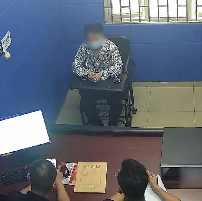 停车忘关车窗，车内5000元现金被盗