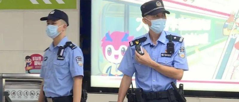地铁站内一女子突然晕倒，关键时刻……