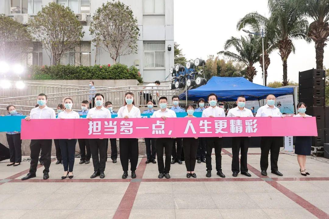 无奋斗,不龙华!我文明,我代言!