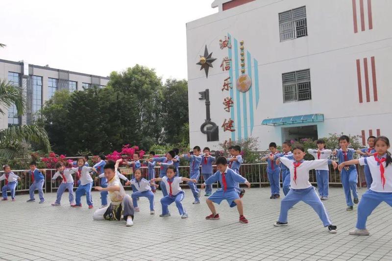 运动订场地app用哪个最好_运动所需物品和场地_运动场地工程