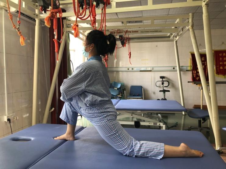 什么是牵引床健身教练躺在病床上，只因健身没做这些事_https://www.jmylbn.com_新闻资讯_第9张
