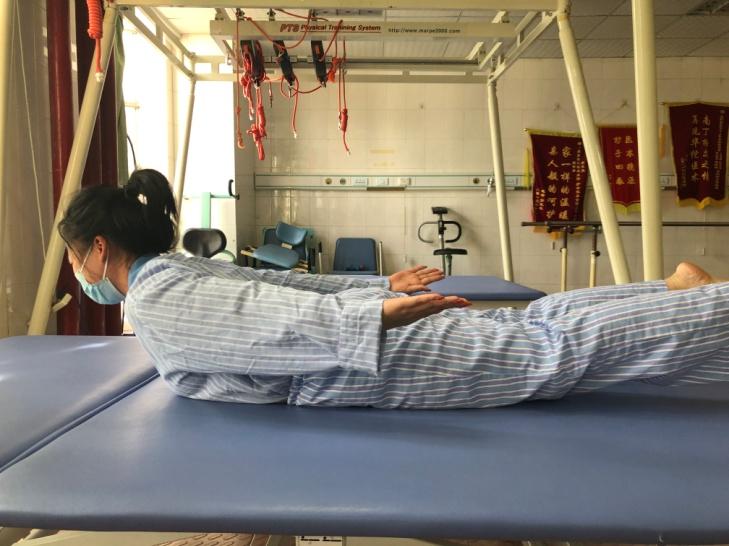 什么是牵引床健身教练躺在病床上，只因健身没做这些事_https://www.jmylbn.com_新闻资讯_第12张