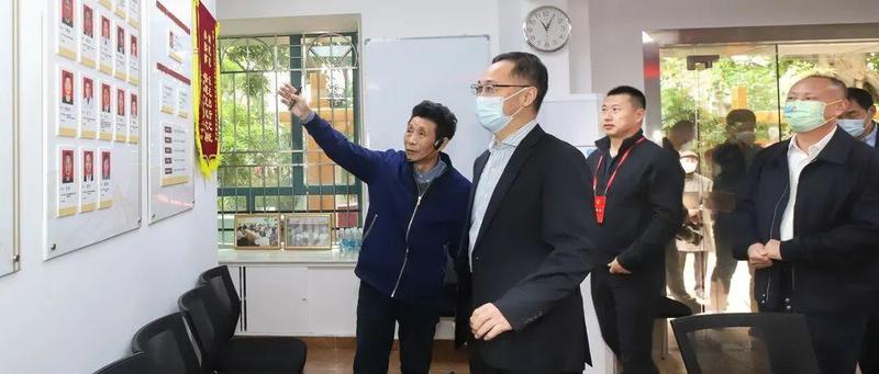 人大代表要扎根基层，推动解决群众关心事——区人大领导调研月亮湾代表联络站