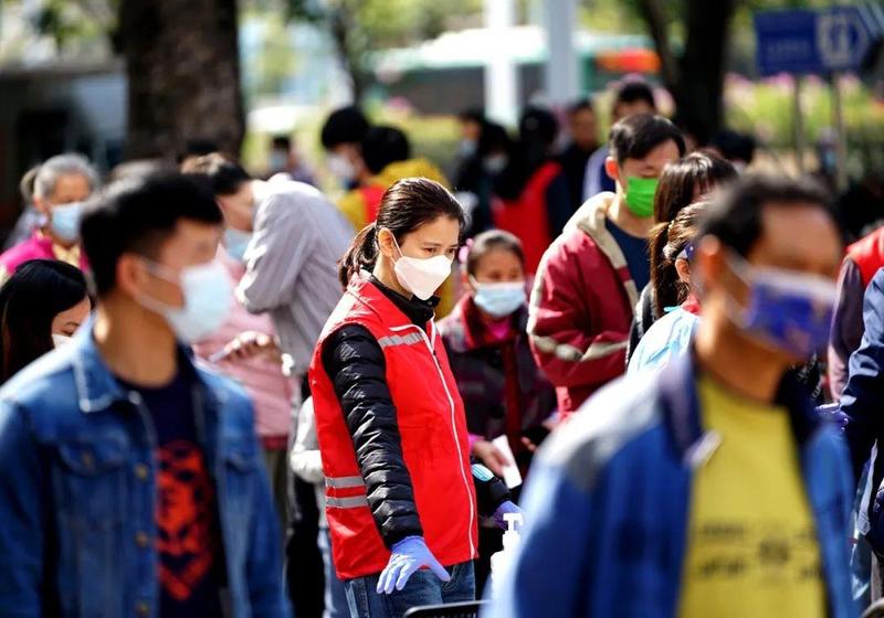 热搜第一！袁咏仪在南山做义工被偶遇，网友：人靓心善！