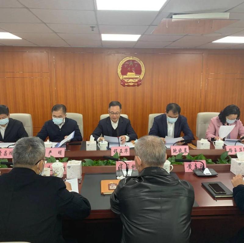 走在前、做表率，以实际行动落实全会精神——区人大常委会召开党组会议