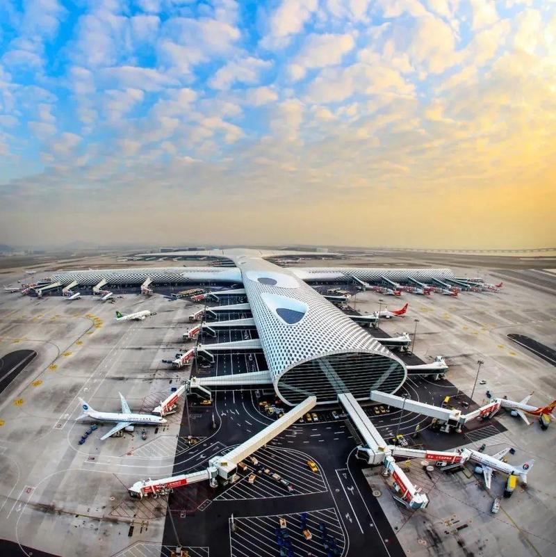 深圳市第十三高级中学主体结构完成全面封顶！深圳机场三跑道项目正加紧建设！