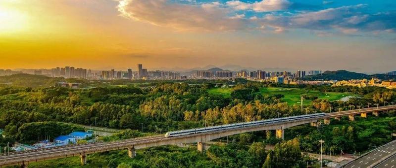 王伟中主持召开市委常委会会议 传达学习贯彻习近平总书记在全国两会上的重要讲话精神和全国两会精神 以实际行动迎接党的二十大胜利召开