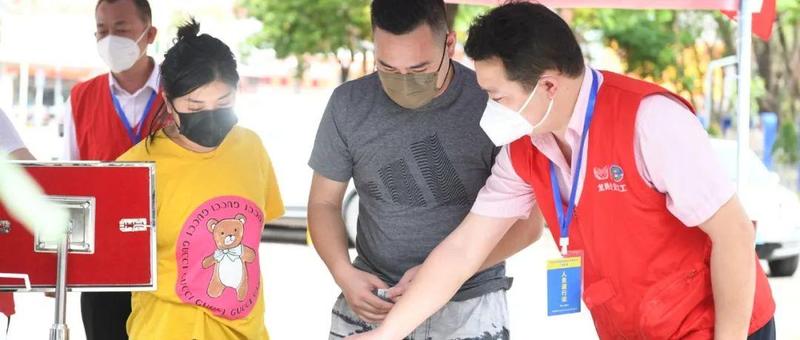 防疫一线，那一抹抹龙岗“志愿红”