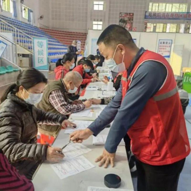 坪地红马甲，凡人善举温暖一座城