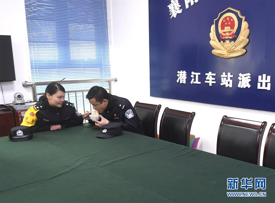 （关注春运）（2）三警之家：短聚又分别