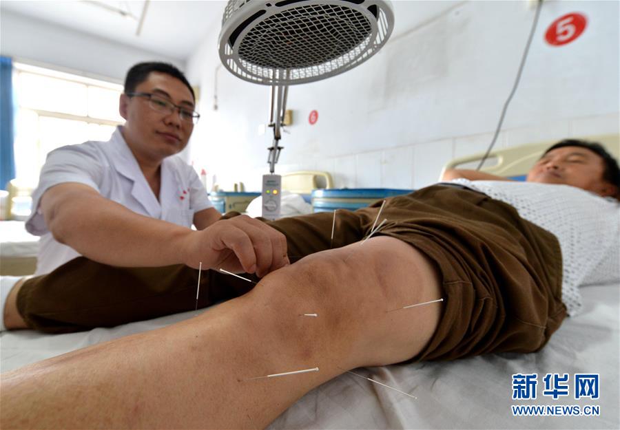 （社会）（1）入伏首日“冬病夏治”受追捧