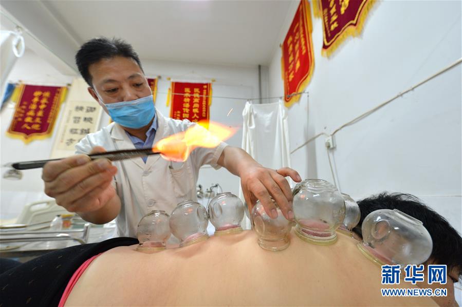 （社会）（2）入伏首日“冬病夏治”受追捧