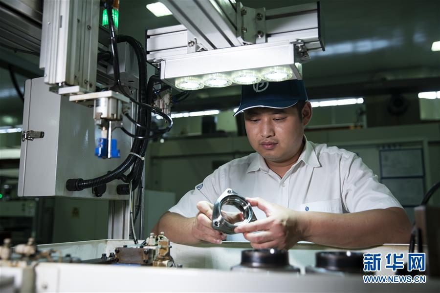 （壮阔东方潮 奋进新时代——庆祝改革开放40年）（10）砥砺奋进 转型升级——改革开放40年中国制造加速迈向“中高端”