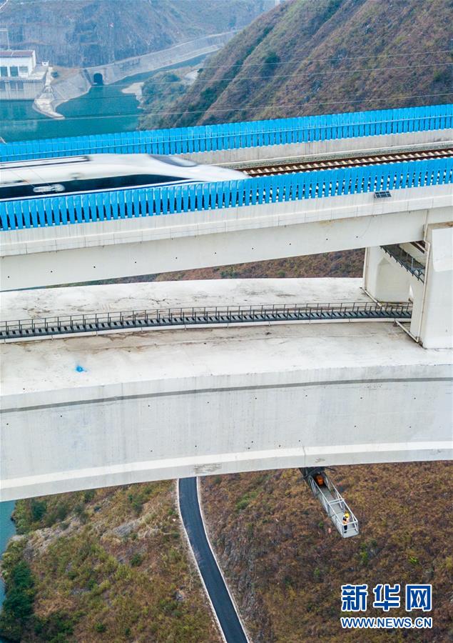 （关注春运）（4）高铁大桥的“蜘蛛侠”